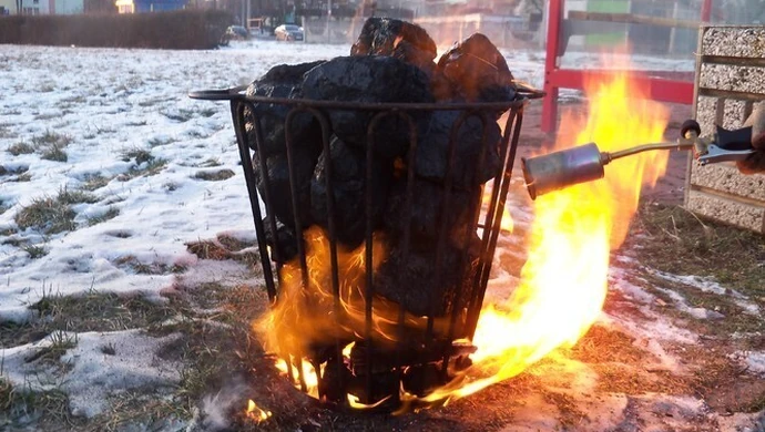 Na ulicach Bełchatowa stanęło 16 koksowników