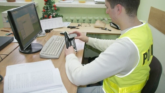 Okradali niezamknięte samochody