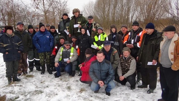 Piotrków: Łowili pod lodem