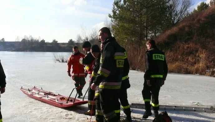 Strażacy z Sulejowa ćwiczyli na zbiorniku Wapienniki
