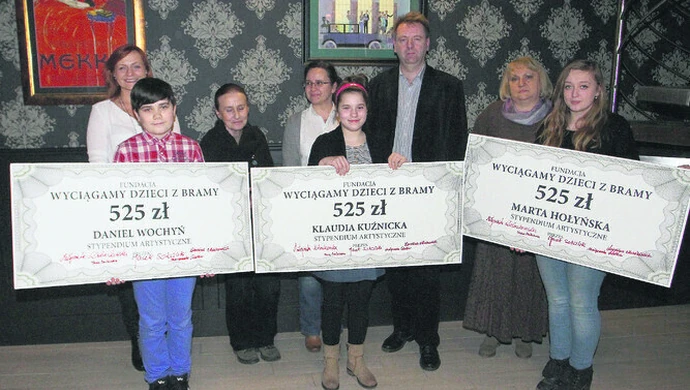 Piotrkowska fundacja "Wyciągamy dzieci z bramy" przyznała stypendia 