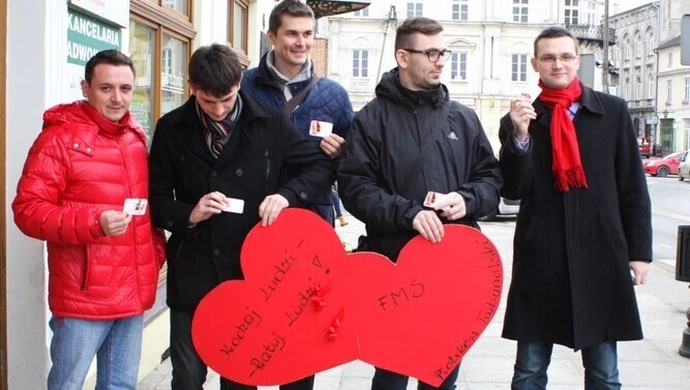 Akcja socjaldemokratów. Rozdawali "Karty życia"