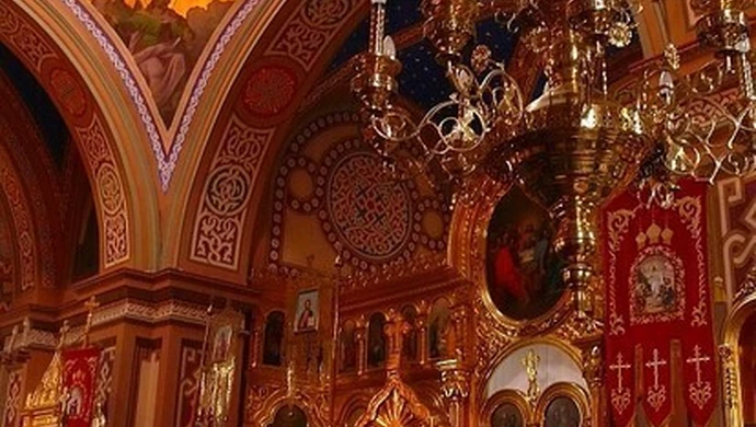 Tłum piotrkowian w cerkwi