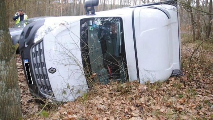 Pijani spowodowali kolizję i uciekli