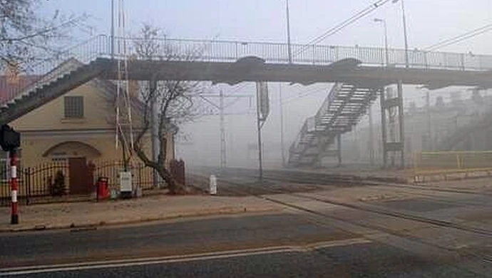 45-latek chciał skoczyć z kładki