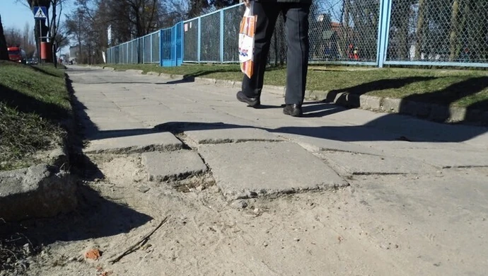 Ulica i chodnik do remontu