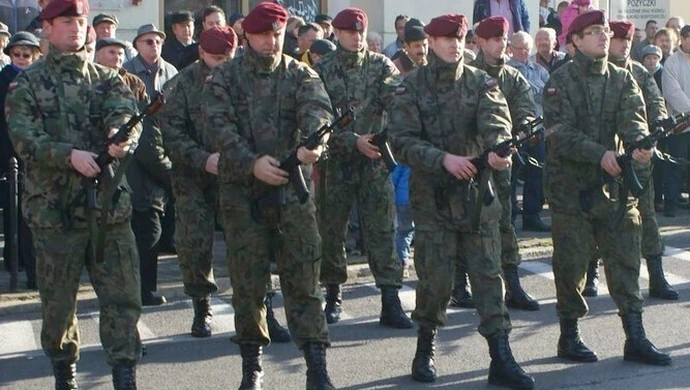 Mężczyźni i kobiety do wojska