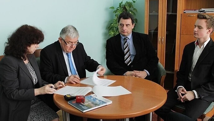 IV LO pod skrzydłami UJK