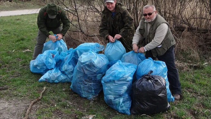 Wędkarze sprzątali obrzeża regionalnych jezior
