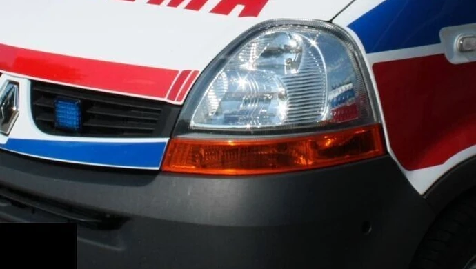 Kobieta wtargnęła na jezdnię, trafiła do szpitala