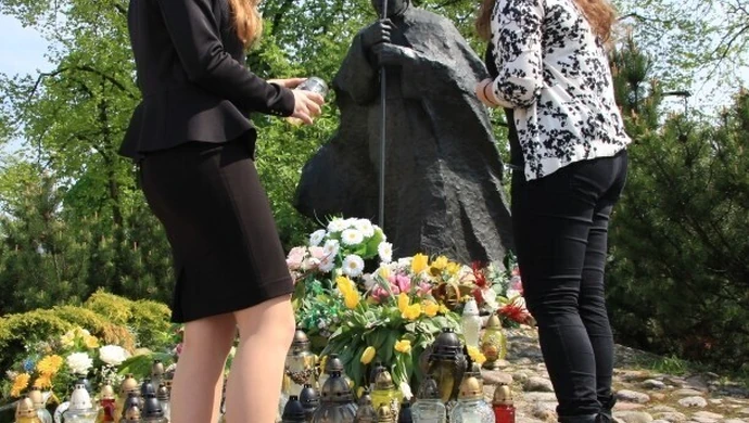 Piotrkowianie modlą się w dniu kanonizacji