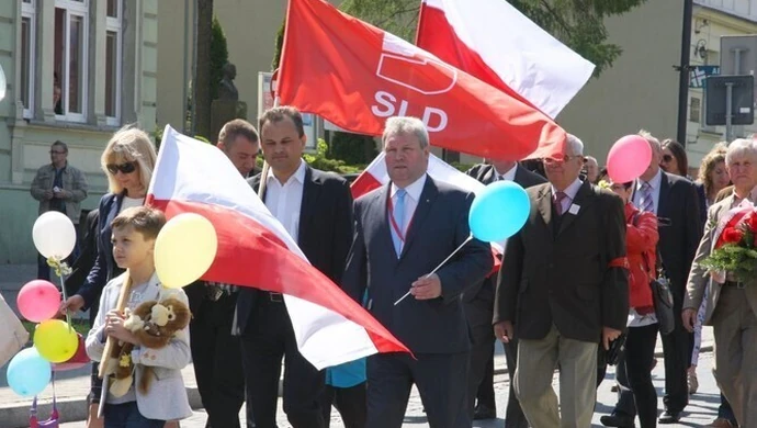 Piotrkowianie w pochodzie 1-majowym 