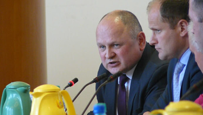 Radni nie odwołali starosty