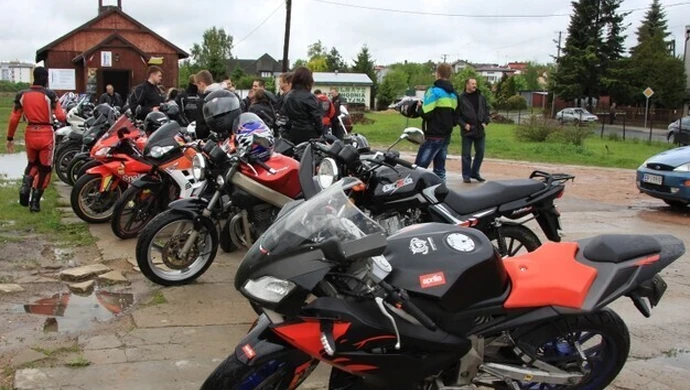 Piknik motoryzacyjny w Moszczenicy