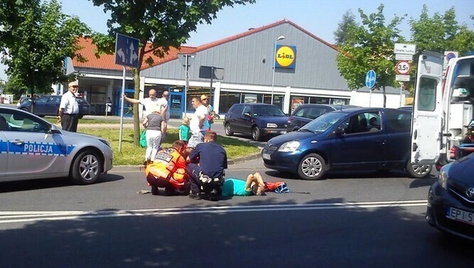 Wypadek przy Lidlu. Potrąciła pieszego (ZDJĘCIA)