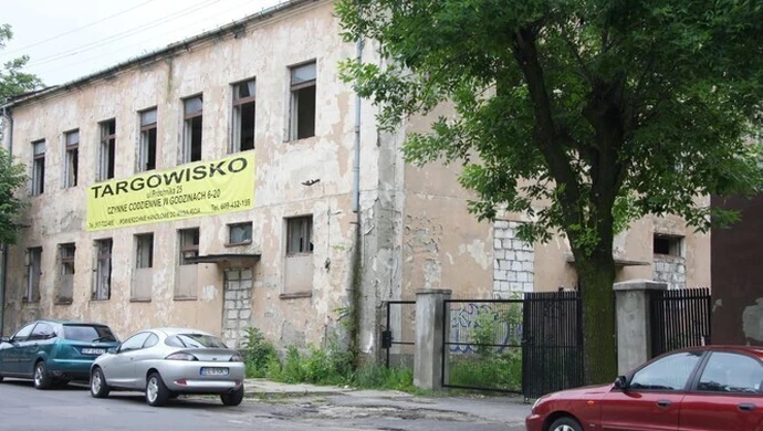 Budynek przy ul. Próchnika niezabezpieczony 