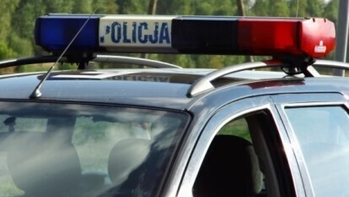 Ciężarówka najechała na siedzącego na drodze mężczyznę