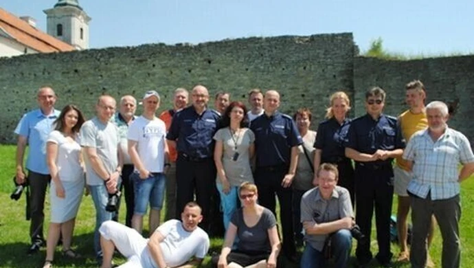 Policjanci na plenerze malarskim