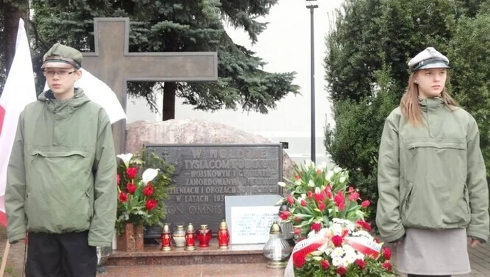 Zuch się bawi, harcerz gra, instruktor wychowuje 