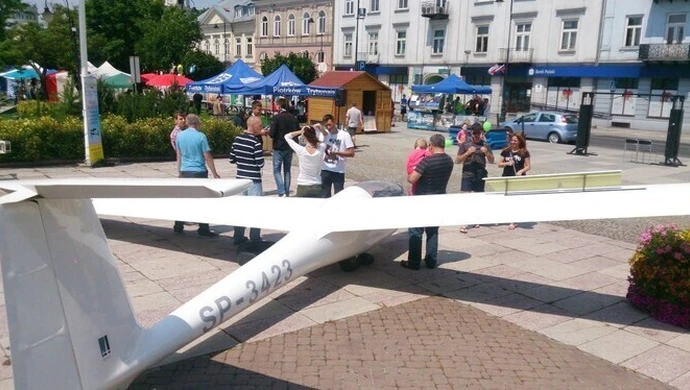 Szybowiec wylądował w centrum Piotrkowa