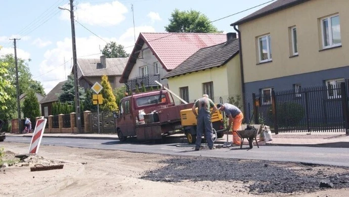 Odnowią 15 km dróg na 15-lecie powiatu