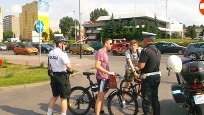 Policjanci pouczali „niechronionych” 