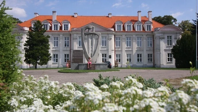 Intensywne remonty w powiatowych szkołach