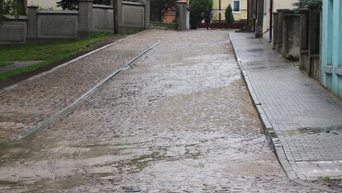 Droga dojazdowa do kościoła przebudowana