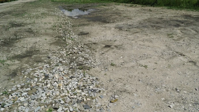 Wtargnęli na prywatny teren i nie posprzątali po sobie?