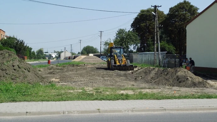 Ruszyła budowa parkingu przy Topolowej