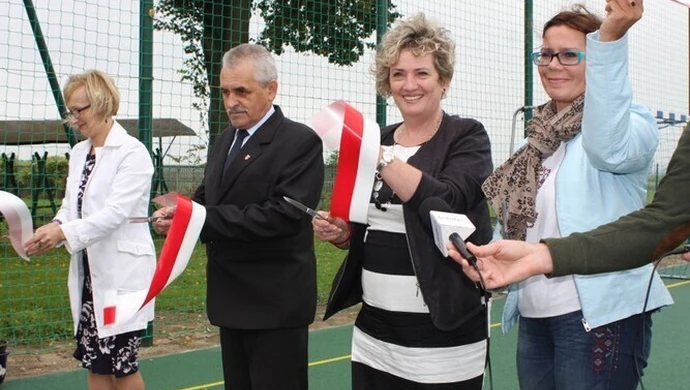 W Komornikach już grają na nowym boisku