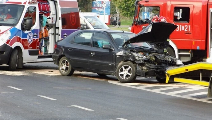Groźny wypadek na skrzyżowaniu Al. Sikorskiego i ul. Kostromskiej