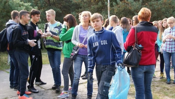 Wolborscy gimnazjaliści sprzątali świat 