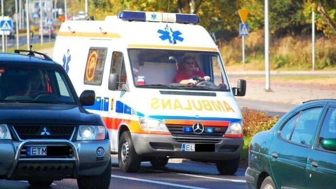 Kolejny atak na karetkę pogotowia