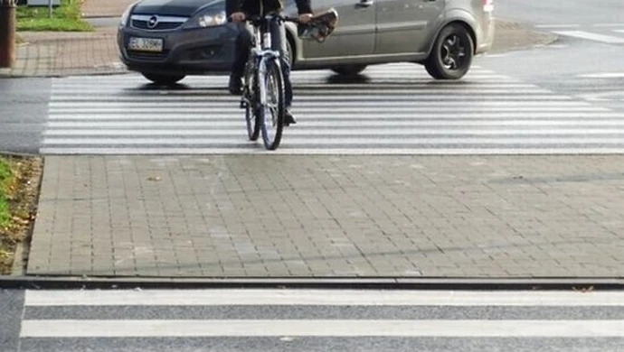 Rowerzyści, nie przejeżdżajcie przez przejścia dla pieszych!