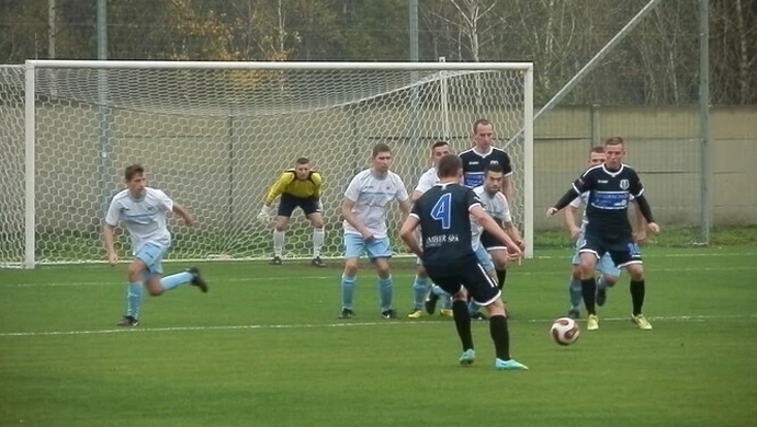 Derby powiatu piotrkowskiego na remis