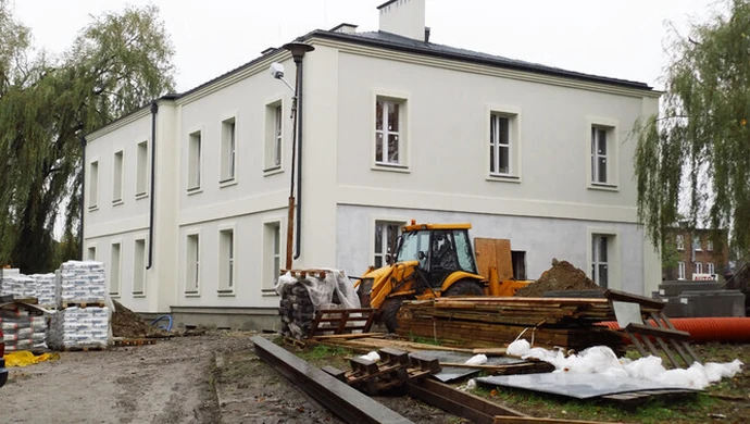 Remontują budynek po dawnej przychodni