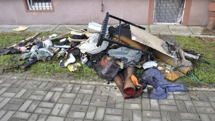 Chciał się ogrzać, ogień zaczął się rozprzestrzeniać...