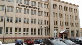 Kto opłaca miejskich urzędników?