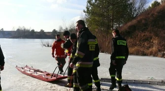 Strażacy z Sulejowa ćwiczyli na zbiorniku Wapienniki