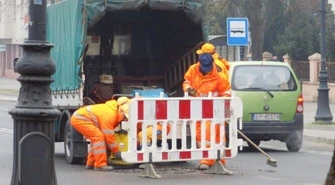 Łatają dziury w drogach