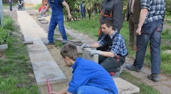 Uczniowie pomogli niepełnosprawnemu