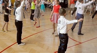 45 par rywalizowało na parkiecie