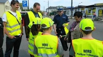 Piesi z odblaskami... obowiązkowo! 