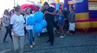 Dyrektor fotografuje baloniki