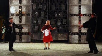 Przejmujący spektakl o wojnie