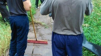 Osadzeni z piotrkowskiego Aresztu sprzątali żydowski cmentarz 