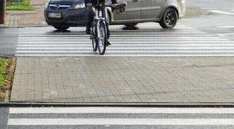 Rowerzyści, nie przejeżdżajcie przez przejścia dla pieszych!