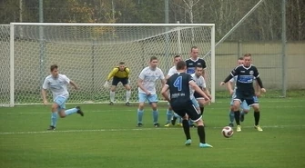 Derby powiatu piotrkowskiego na remis