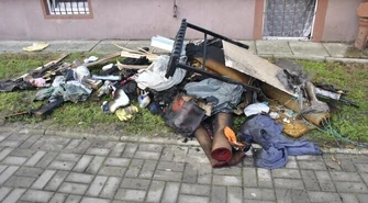 Chciał się ogrzać, ogień zaczął się rozprzestrzeniać...